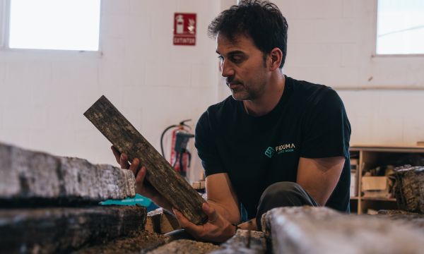 Fran Millán Valiño: La fuerza del Atlántico en la artesanía de Frouma Atlantic Wood